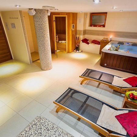วิลลา ไอนา บูทิก โฮเต็ล Hotel Lasko ภายนอก รูปภาพ